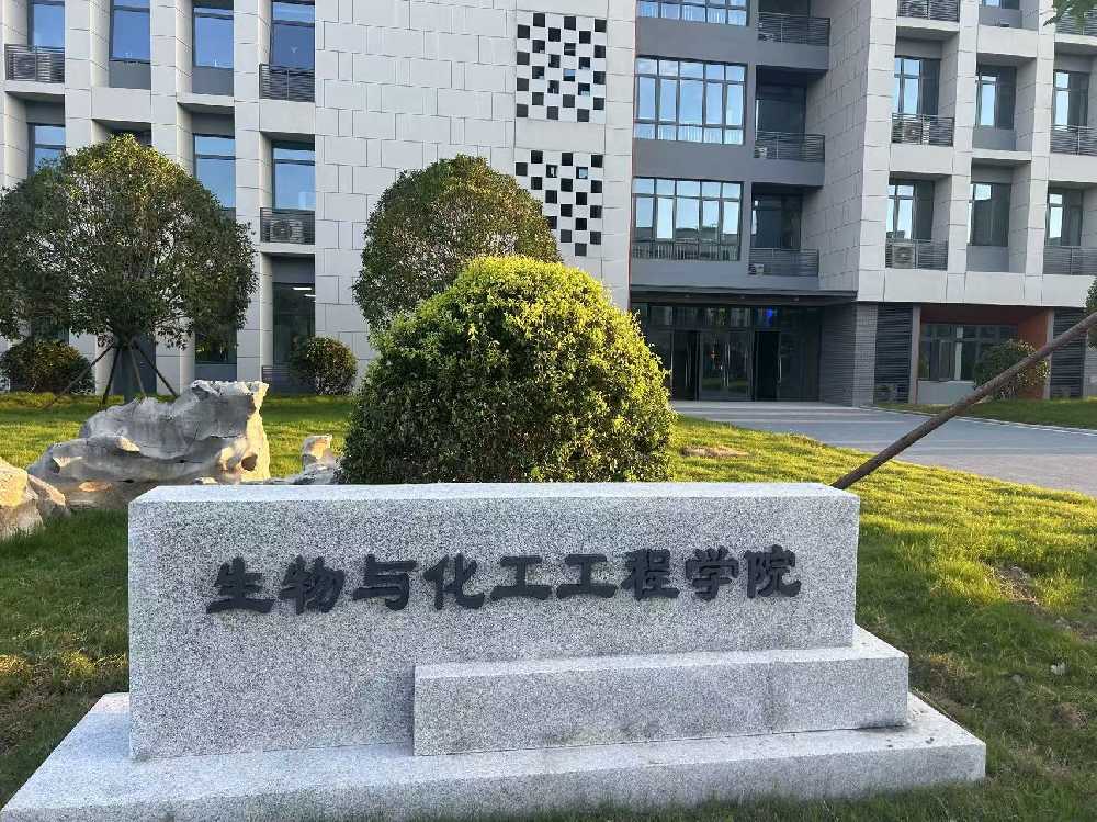 秀屿区扬州职业大学体育场高杆灯项目